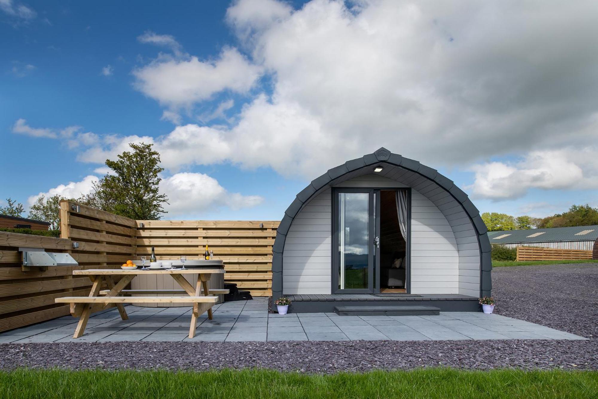 Waenfechan Glamping With Hot Tubs Колвин Бэй Экстерьер фото