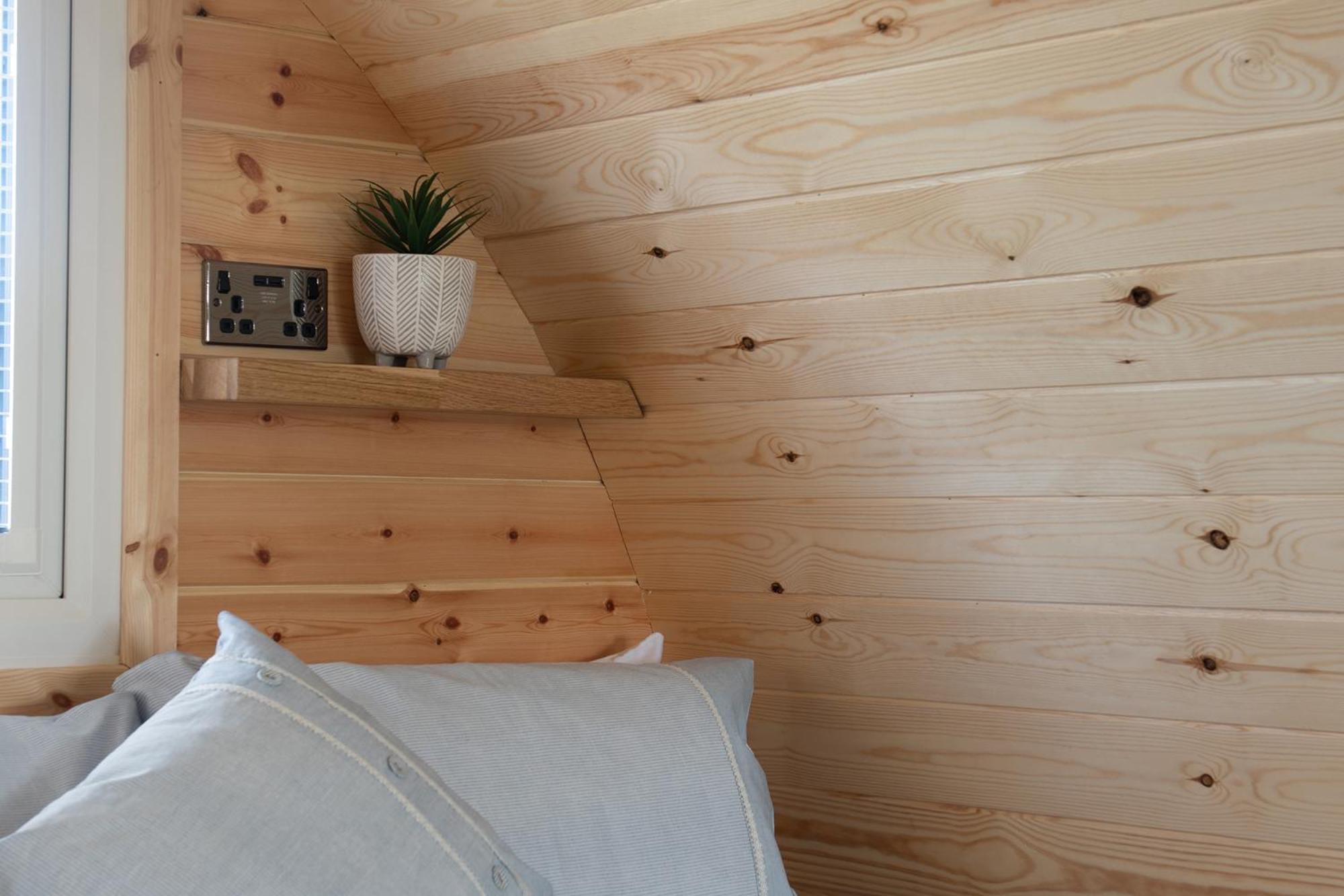 Waenfechan Glamping With Hot Tubs Колвин Бэй Экстерьер фото