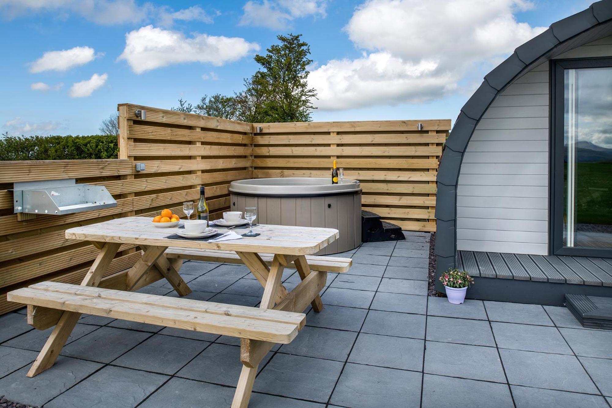 Waenfechan Glamping With Hot Tubs Колвин Бэй Экстерьер фото